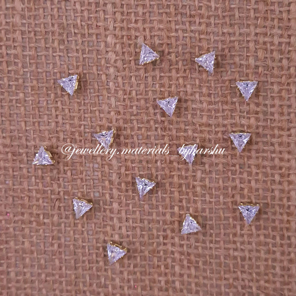 5x5MM Triangle AD Clip Stone White with Gold Base (1 Piece)