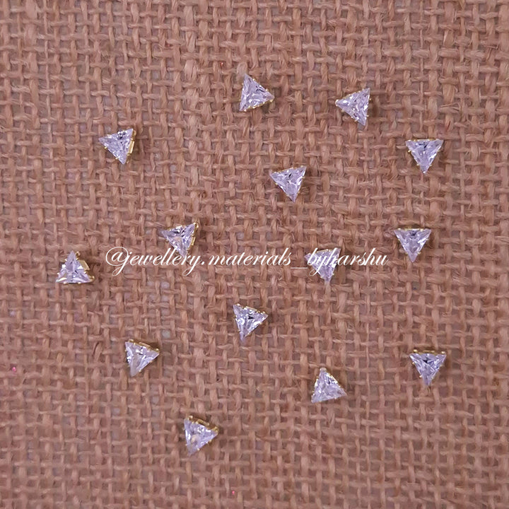 5x5MM Triangle AD Clip Stone White with Gold Base (1 Piece)