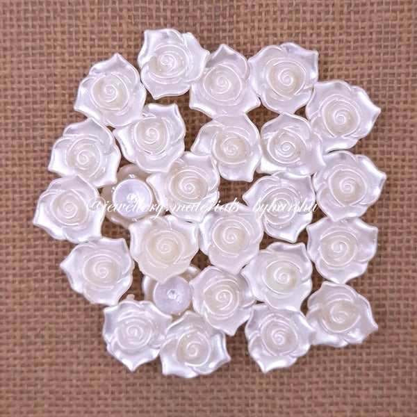 19MM White Flower Brooch Shells