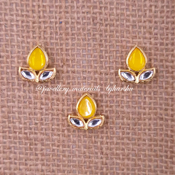 14 x 12MM Yellow and White Flower Charms (1 Piece)