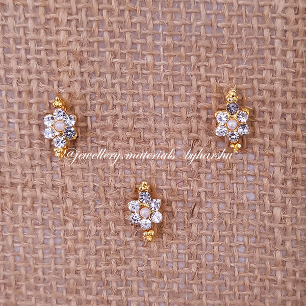 7MM Pearl with White Flower Charms (1 Piece)