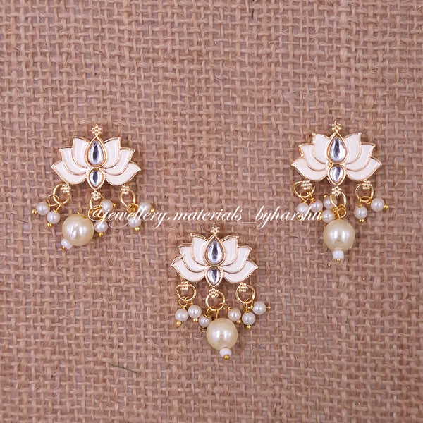 21 x 18MM White Lotus Charms with Pearl (White / Half White Pearl) (1 Piece)