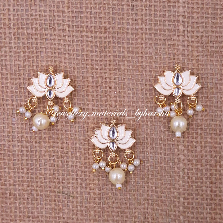 21 x 18MM White Lotus Charms with Pearl (White / Half White Pearl) (1 Piece)