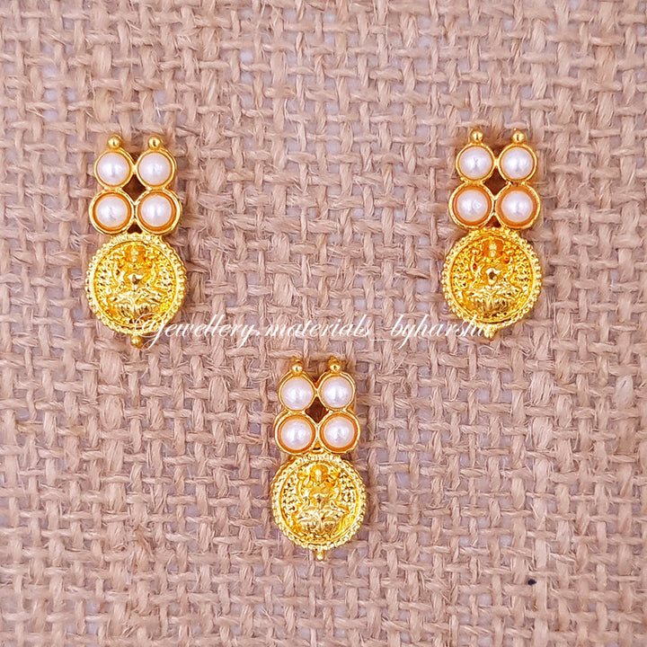 18 x 10MM Gold Lakshmi Charms (Pearl)